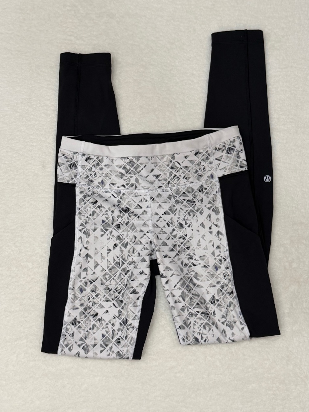 Lululemon Athletica Women’s Black and White Leggings